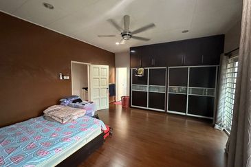 Corner Lot Double Storey Az-Zaharah Puncak Alam Murah Luas