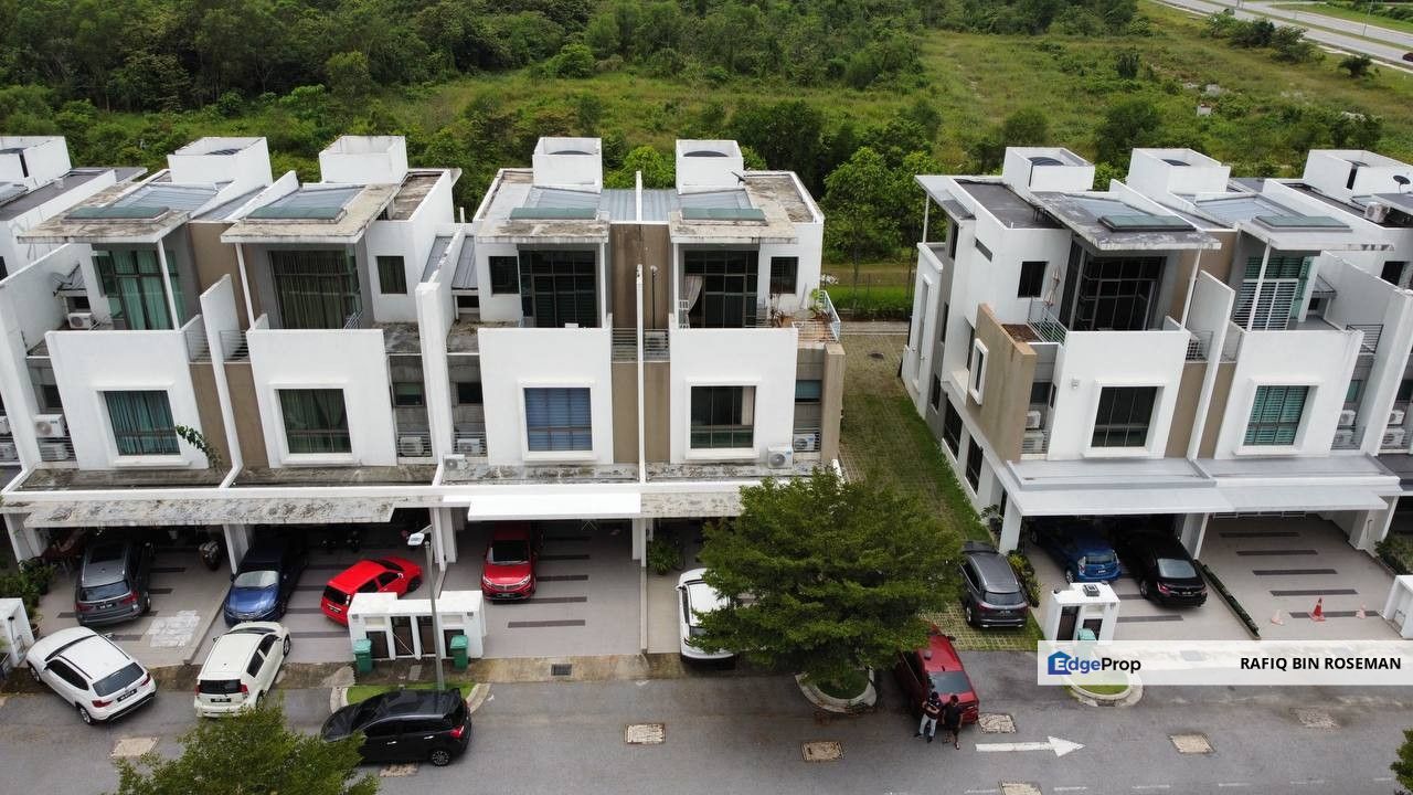 Endlot Triple Storey Lake Point Residence Cyberjaya Murah Cantik, Selangor, Cyberjaya