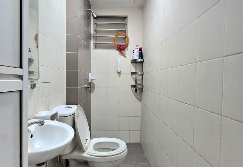 Pr1ma Apartment @ Precint 11