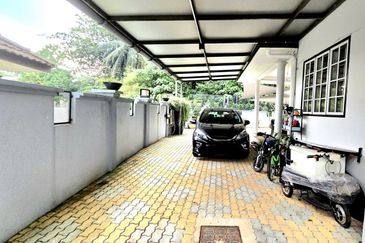 Jalan Kolam Air Lama B