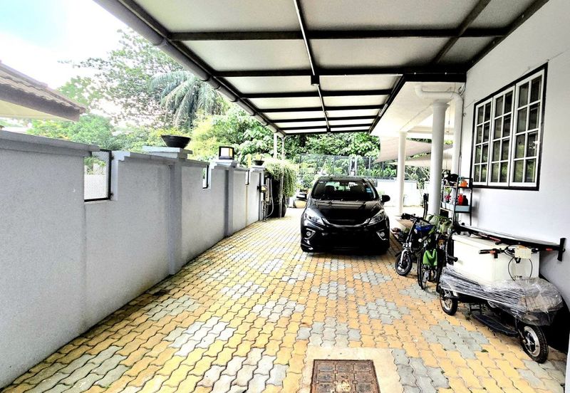 Jalan Kolam Air Lama B