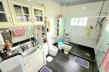 Jalan Kolam Air Lama B