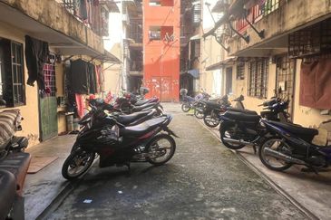 Flat Pandan Jaya Blok L13