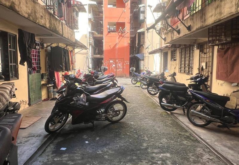 Flat Pandan Jaya Blok L13