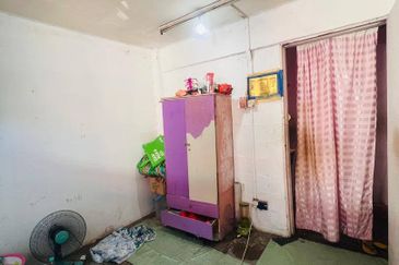 Flat Pandan Jaya Blok L13