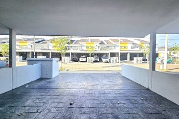 Persiaran Puncak Alam 1 