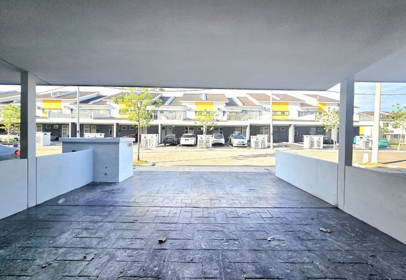 Persiaran Puncak Alam 1 