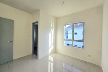 Persiaran Puncak Alam 1 