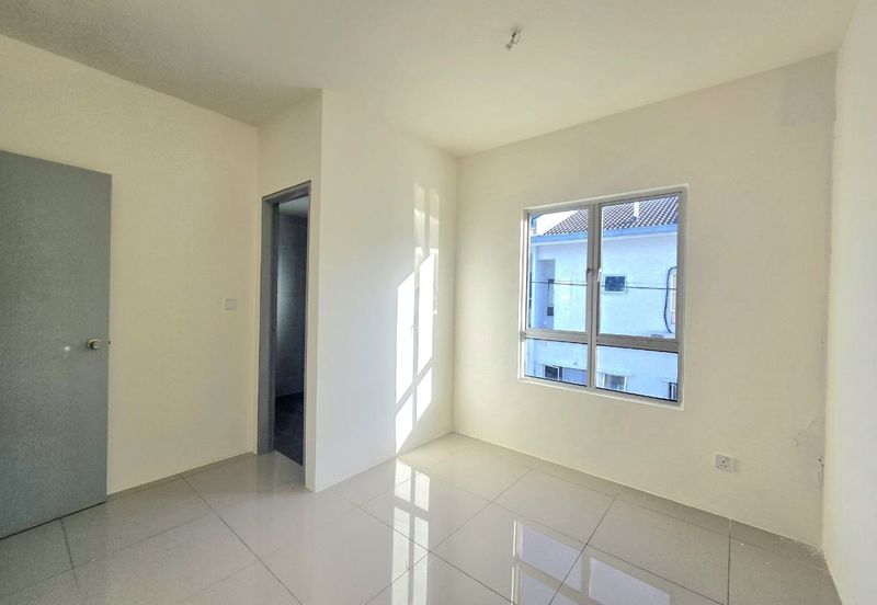 Persiaran Puncak Alam 1 