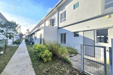 Persiaran Puncak Alam 1 