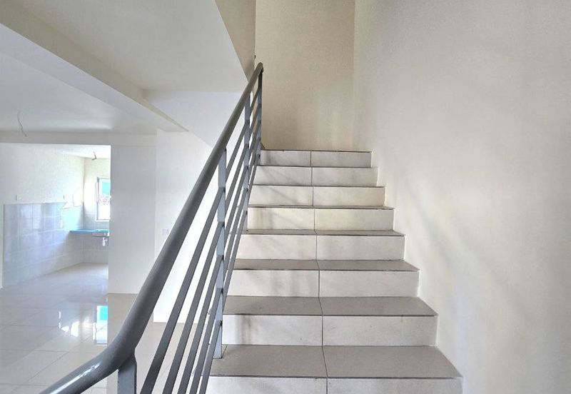 Persiaran Puncak Alam 1 