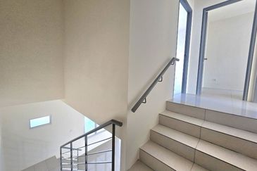 Persiaran Puncak Alam 1 