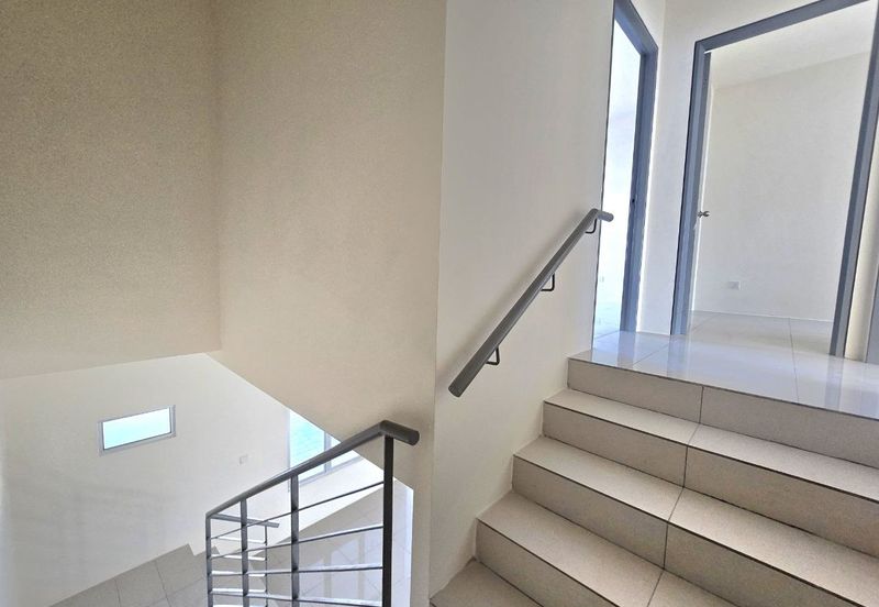 Persiaran Puncak Alam 1 