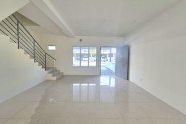 Persiaran Puncak Alam 1 