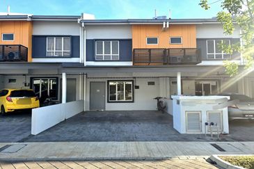 Persiaran Puncak Alam 1 