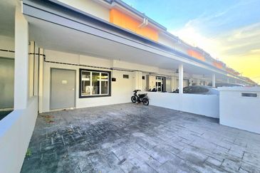 Persiaran Puncak Alam 1 