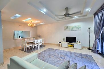 Persiaran Puncak Alam 1 