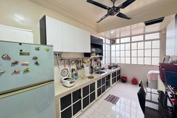 Pangsapuri Bayu Suria (Summerfields Apartments)