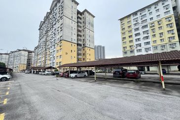 Pangsapuri Bayu Suria (Summerfields Apartments)