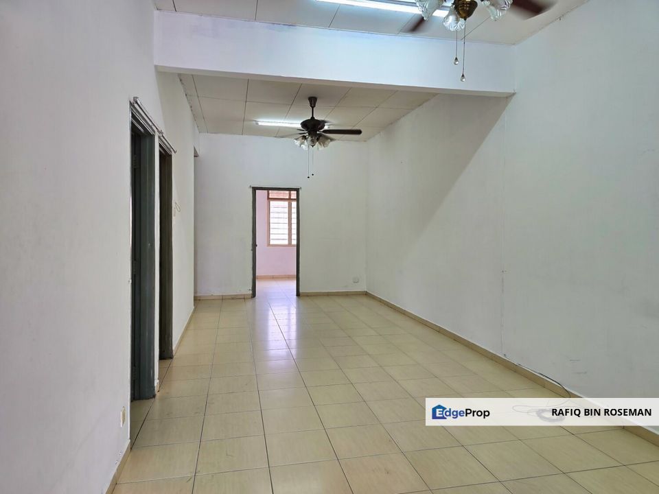 Single Storey Taman Bunga Raya Salak Tinggi Sepang, Selangor, Sepang