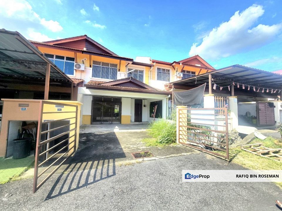 Double Storey Taman Mawar Bandar Baru Salak Tinggi Sepang, Selangor, Sepang