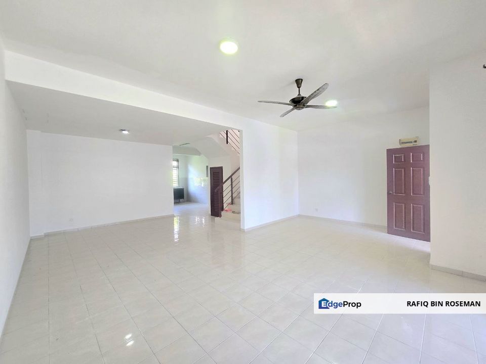 Double Storey Taman Mawar Bandar Baru Salak Tinggi Sepang, Selangor, Sepang