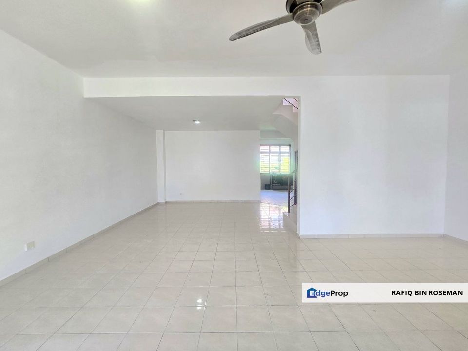 Double Storey Taman Mawar Bandar Baru Salak Tinggi Sepang, Selangor, Sepang