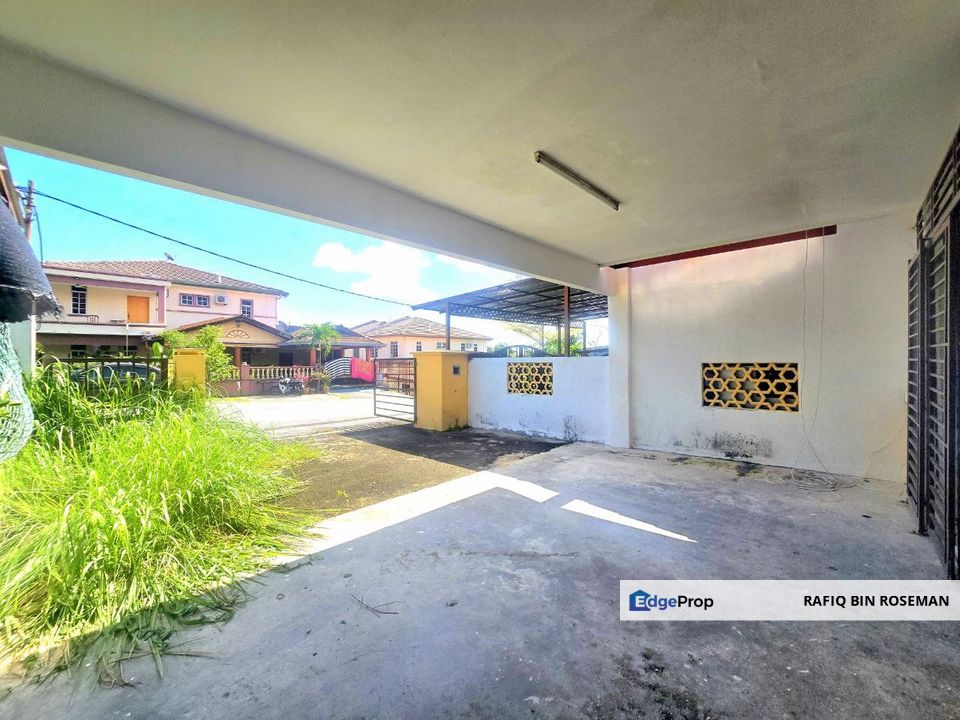 Double Storey Taman Mawar Bandar Baru Salak Tinggi Sepang, Selangor, Sepang