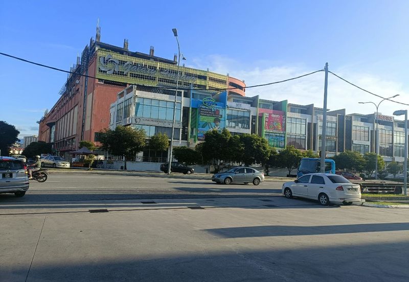 Dagang Cahaya Avenue