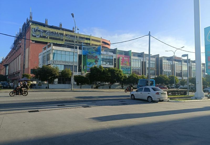 Dagang Cahaya Avenue