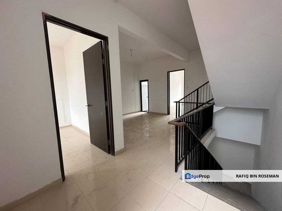 Triple Storey Myra Meranti Puchong, Selangor, Puchong