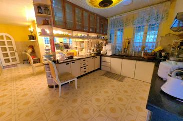 Corner Lot Bungalow Double And Half Storey Taman Melawati