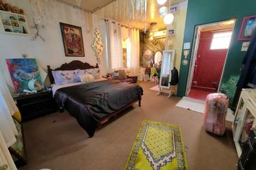 Corner Lot Bungalow Double And Half Storey Taman Melawati