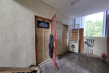 Residensi Warnasari 1