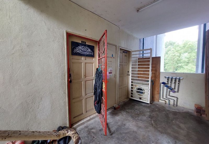 Residensi Warnasari 1