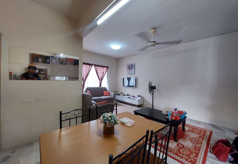 Residensi Warnasari 1