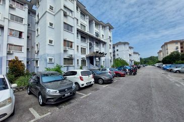 Residensi Warnasari 1
