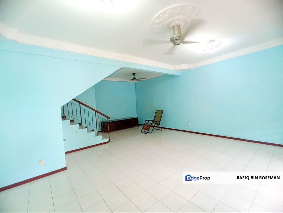 Double Storey Taman Putra Budiman Balakong, Selangor, Balakong