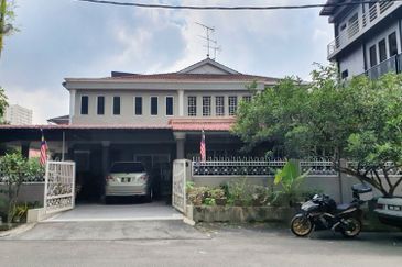 Corner Lot Double Storey Bandar Tasik Selatan