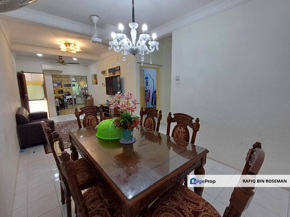 Townhouse Upper Floor Taman Saga Ampang, Selangor, Ampang