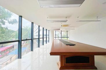 HiCom-Glenmarie Industrial Park