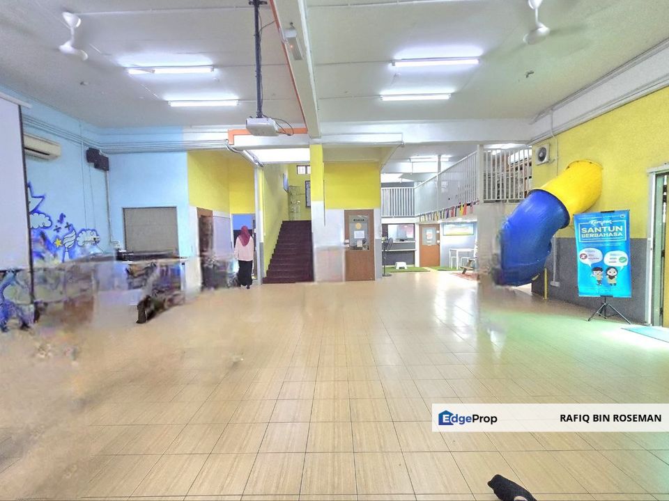 Bungalow Triple Storey Taman Ampang Utama, Selangor, Ampang