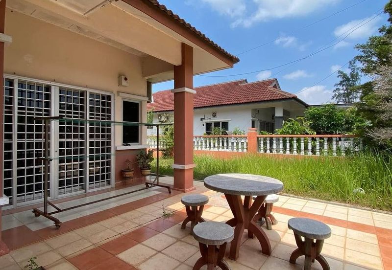 Crystal Bay, Alai Perdana