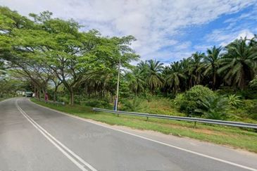 Kulai Lagenda 4.74 acres Petrol Station & Commercial Land For Sale 