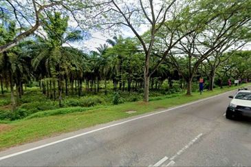 Kulai Lagenda 4.74 acres Petrol Station & Commercial Land For Sale 