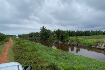 Selangor Kuala Langat Jugra CAREY ISLAND 500 acres Beachfront Land for SALE