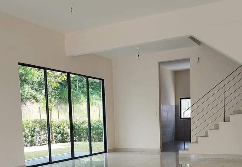 Selayang Spacious 5 Rooms 5 Bathrooms Super Link House FOR SALE. Maximised built-up from 2,824 sqft. Prime Hilltop with Natural Breeze