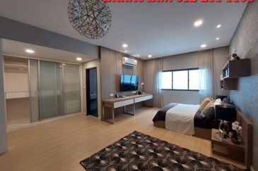 Selayang Spacious 5 Rooms 5 Bathrooms Super Link House FOR SALE. Maximised built-up from 2,824 sqft. Prime Hilltop with Natural Breeze