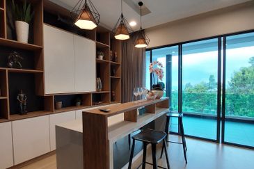 Selayang Spacious 5 Rooms 5 Bathrooms Super Link House FOR SALE. Maximised built-up from 2,824 sqft. Prime Hilltop with Natural Breeze