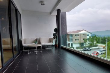 Selayang Spacious 5 Rooms 5 Bathrooms Super Link House FOR SALE. Maximised built-up from 2,824 sqft. Prime Hilltop with Natural Breeze